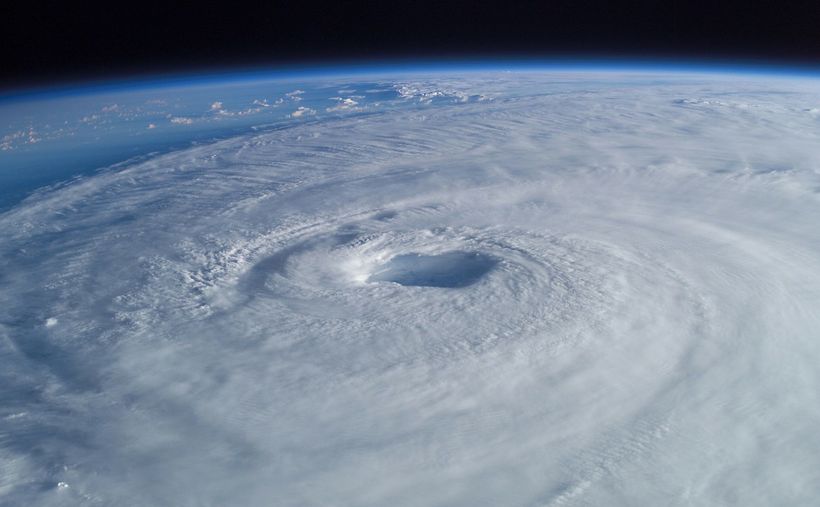 tropical-cyclone-63124_1280